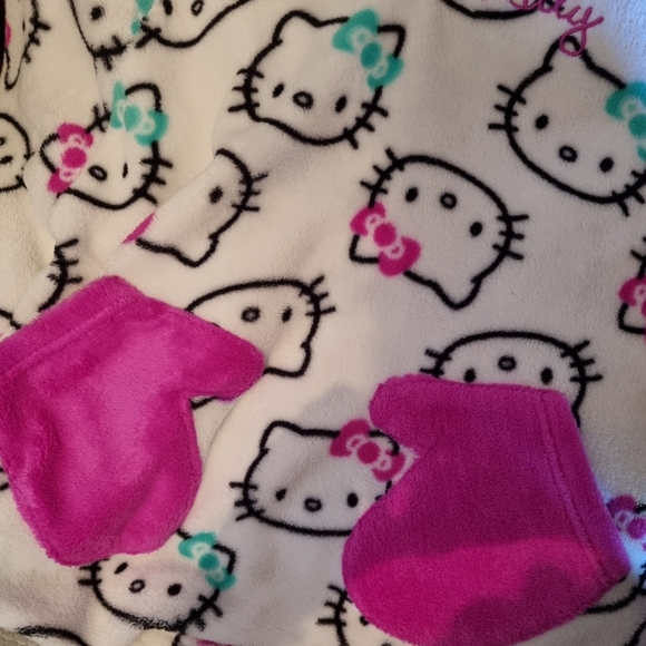 Girls Sanrio Hello Kitty Poncho - Picture 2 of 8
